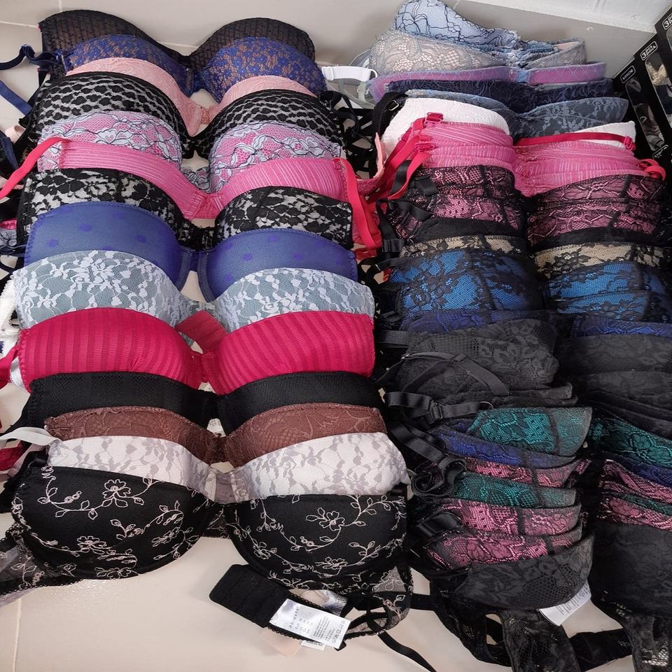 Women's Seamless Plus Size Bra and Underwear Adjustable Surplus Leftover Overruns Shipment Cancel Original Branded Stock Lot