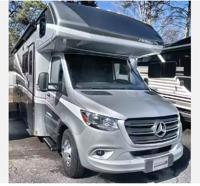 Hot Selling RV Motorhome Camper Van with Full Amenities Wholesale Factory Price BestQuality Travel Trailer for Outdoor Adventure