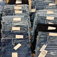 Apparel Overstock Men's Casual Cotton Denim Pant Skinny Straight Ripped Jeans Branded Labels Low-Price Surplus Stock Lot Jeans